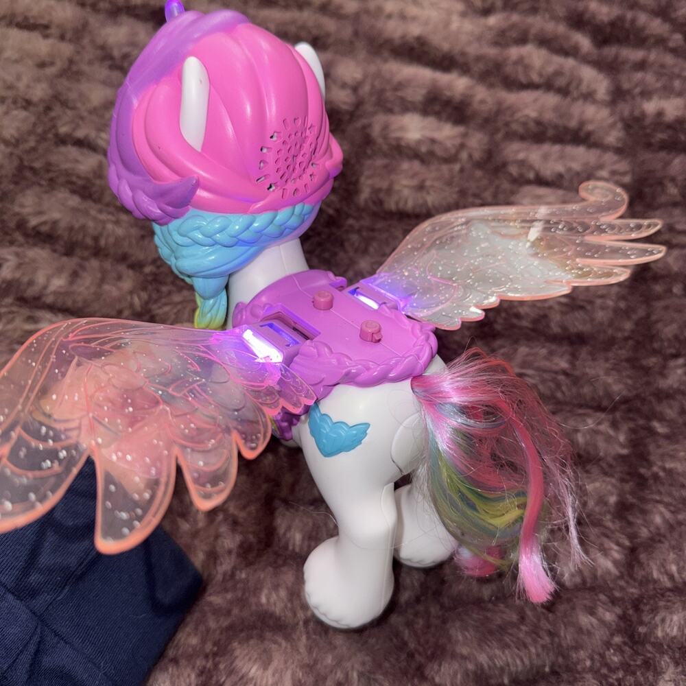 Hatchimals CollEGGtibles, Interactive Hatchicorn Unicorn Toy with Multicolor